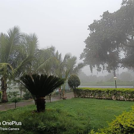 Hotel Nisarg Lodging And Restaurant Aurangabad  Buitenkant foto