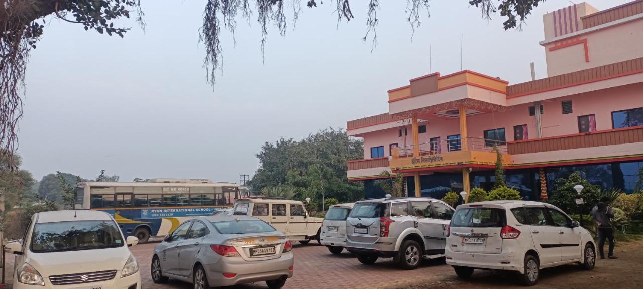 Hotel Nisarg Lodging And Restaurant Aurangabad  Buitenkant foto