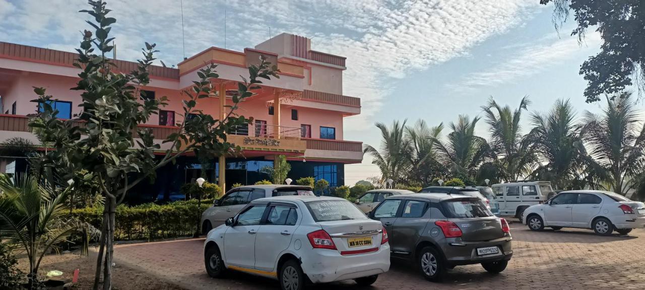 Hotel Nisarg Lodging And Restaurant Aurangabad  Buitenkant foto