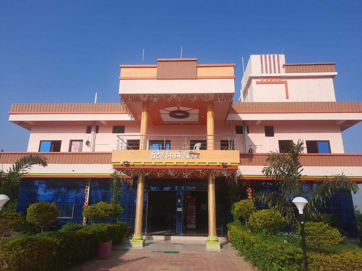 Hotel Nisarg Lodging And Restaurant Aurangabad  Buitenkant foto