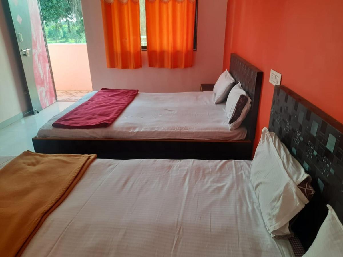 Hotel Nisarg Lodging And Restaurant Aurangabad  Buitenkant foto
