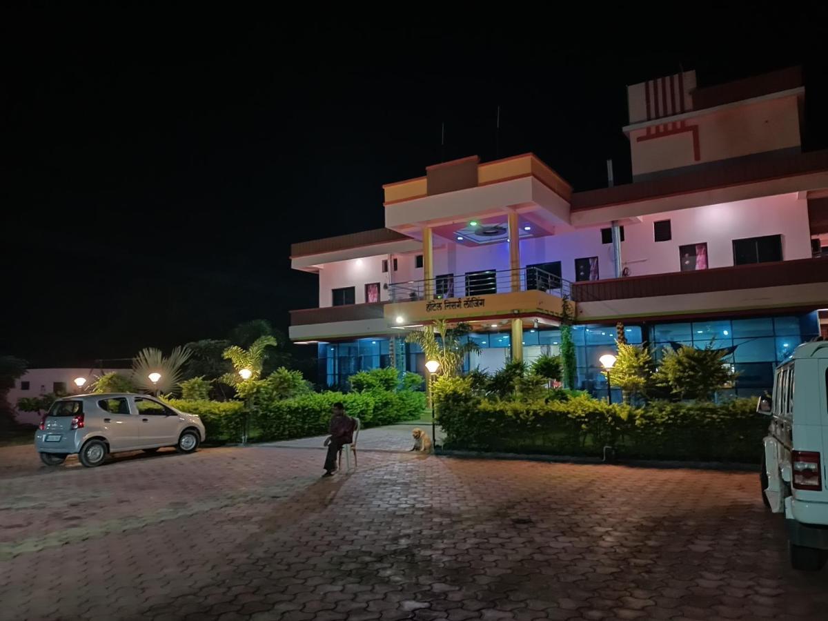 Hotel Nisarg Lodging And Restaurant Aurangabad  Buitenkant foto