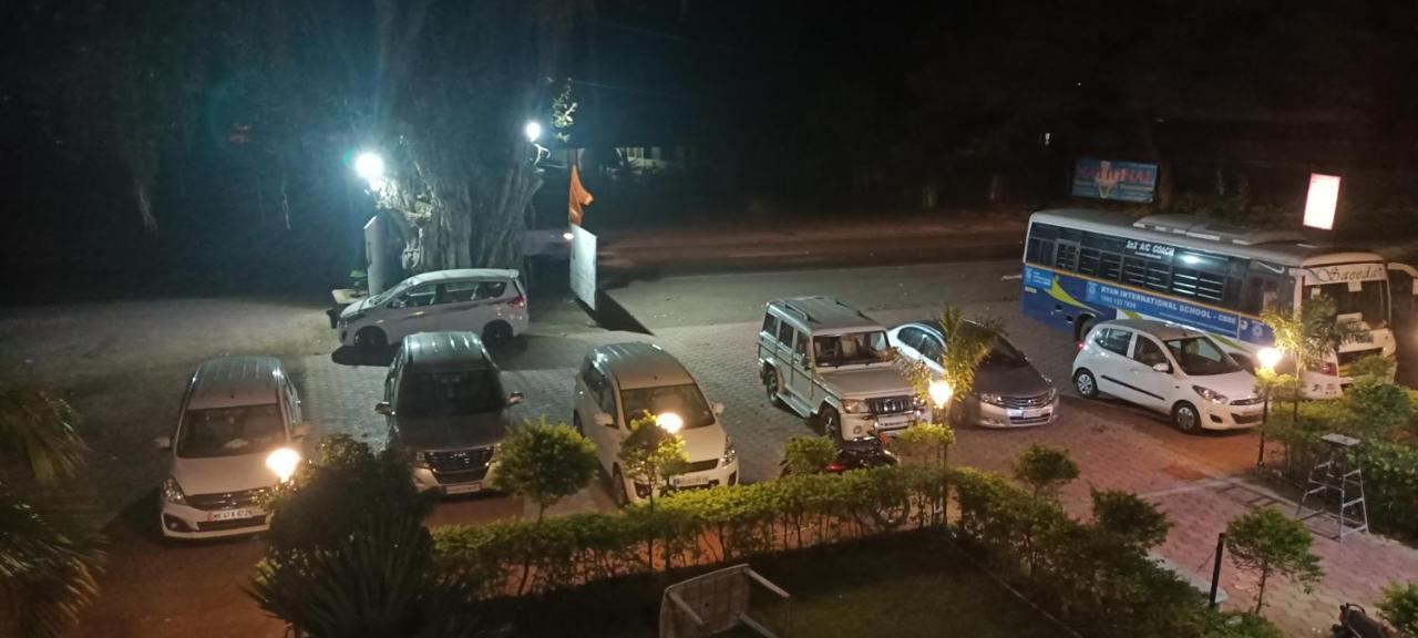 Hotel Nisarg Lodging And Restaurant Aurangabad  Buitenkant foto