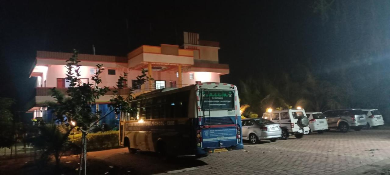 Hotel Nisarg Lodging And Restaurant Aurangabad  Buitenkant foto