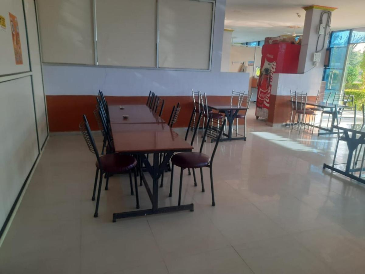 Hotel Nisarg Lodging And Restaurant Aurangabad  Buitenkant foto