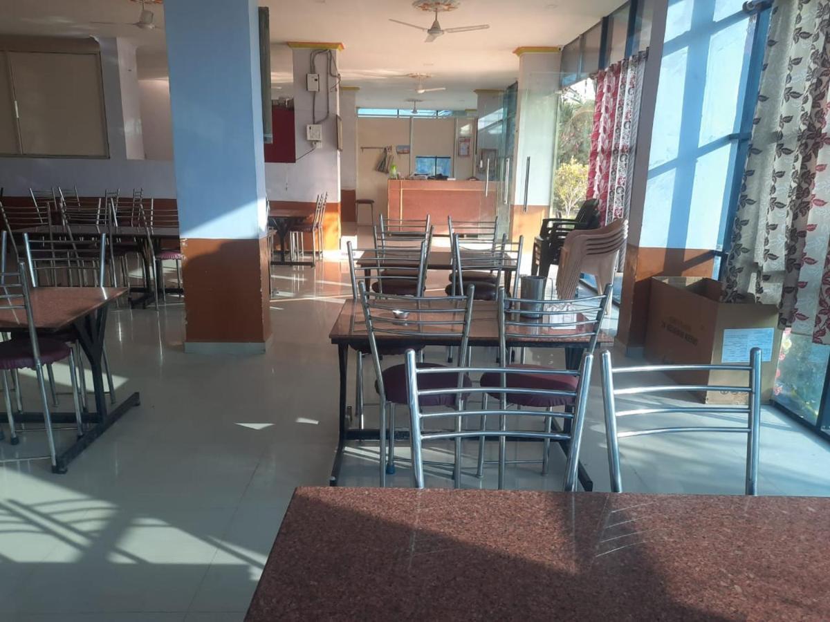 Hotel Nisarg Lodging And Restaurant Aurangabad  Buitenkant foto
