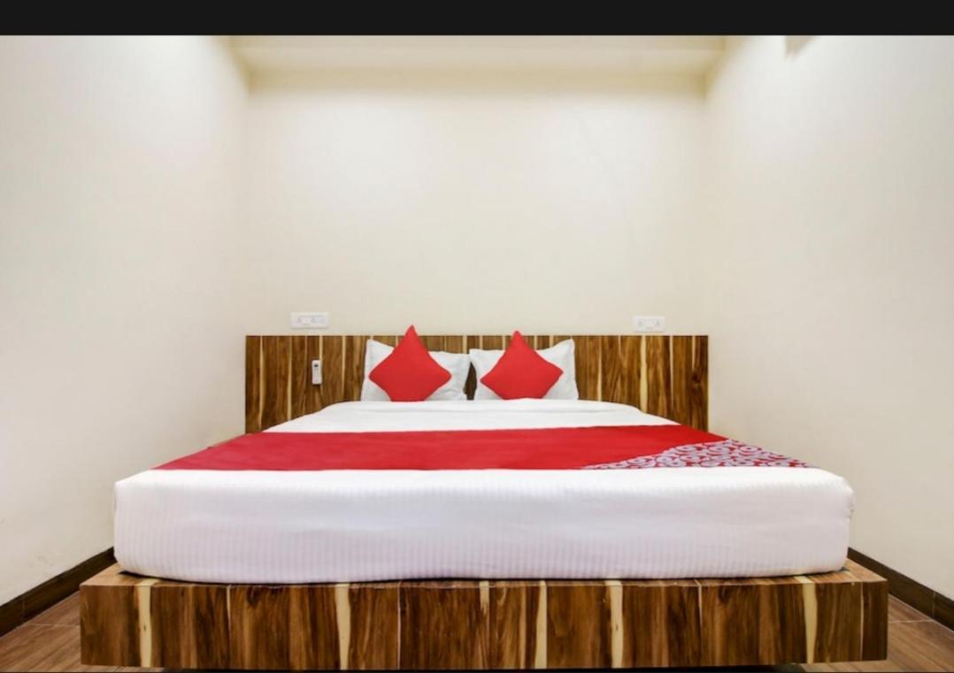 Hotel Nisarg Lodging And Restaurant Aurangabad  Buitenkant foto